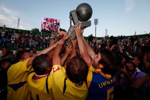 Ukraine lift trophy Ukraine lift the Milan 2009 Homeless World Cup